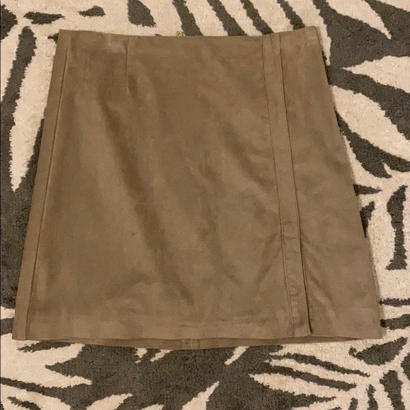 Suede beige skirt. - Picture 1 of 2